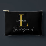Pochette À Accessoires Simple Bridesmaid cadeau monogramme, nom<br><div class="desc">Célébrez vos demoiselles d'honneur avec notre chic Pouch d'accessoires de demoiselle d'honneur personnalisée ! Ce sac élégant peut être customisé avec leur monogramme et leur nom, ce qui en fait un cadeau réfléchi et unique qu'ils chériront bien après votre journée spéciale. Parfait pour le maquillage, les bijoux ou les petits...</div>
