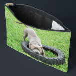 Pochette À Accessoires Staffordshire Joueur Bull Terrier,<br><div class="desc">Jouer Avec Un Vieux Pneu De Moto Sur La Pelouse Verte Ce Staffordshire Bull Terrier A Une Balle. http://www.zazzle.com.au/naturalcauses*</div>