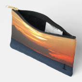 Pochette À Accessoires Sunset Clouds and Sailboat Seascape (Ouvrir)