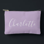 Pochette À Accessoires Typographie de script moderne Nom simple Orchidée<br><div class="desc">Cet élégant sac accessoire est doté d'un nom de typographie script moderne en violet lilas doux avec un accent floral délicat. Idéal pour organiser le maquillage, les objets de voyage ou comme un ajout chic à votre collection de sacs, il allie simplicité et raffinement. Idéal pour ceux qui aiment le...</div>