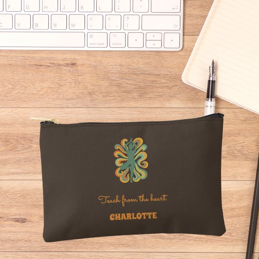 Pochette À Accessoires Yoga pose retro swirls name slogan taupe brown