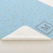 Poeder Blauw Schattige Kattenpatroon met Monogram Sherpa Deken (3/4)