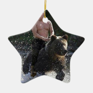 Poetin rijdt een beer! keramisch ornament