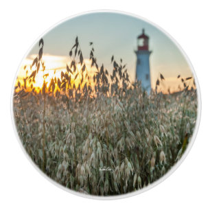 poignée de porte, photo d'une phare dans un champs