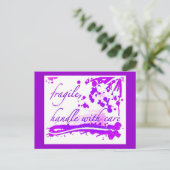 poignée fragile avec carte postale (Debout devant)