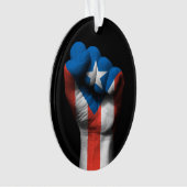 Poing serré augmenté avec le drapeau portoricain (devant)