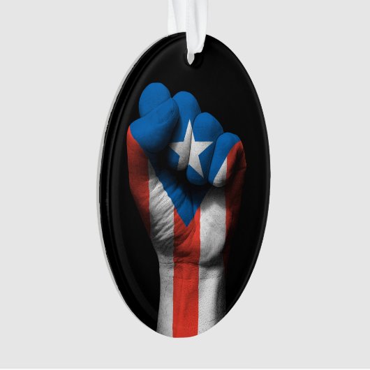 Poing serré augmenté avec le drapeau portoricain (devant)