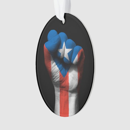 Poing serré augmenté avec le drapeau portoricain (devant)