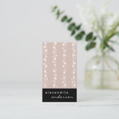 Points de rose poussiéreux et cartes de visite (Debout devant)