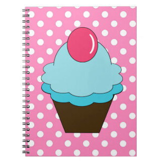 Points roses de KRW et carnet bleu de petit gâteau