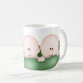 POIS de TRIPLETS DANS une tasse de tasse de café (Devant droit)