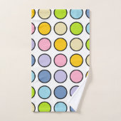 Pois en pastel d'arc-en-ciel décrit par noir (Serviette à main)