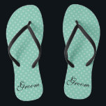 Pois Mint motif mariage de marié tongs<br><div class="desc">Mint vert pois nom motif monogramme mariage tongs flops. Couleur de sangle personnalisée pour lui et elle / hommes et femmes. Couleur arrière - plan personnalisée et initiales de nom personnalisées. Des sandales design modernes et tendance, polkadotted. Soirée mariage, mariage, douche nuptiale, fiançailles, anniversaire, anniversaire, barbecue, bachelorette, voyage de week-end...</div>