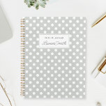 Pois modernes<br><div class="desc">Carnet de planificateur personnalisé avec pois blancs sur couleur vert sauge avec nom personnalisé.</div>