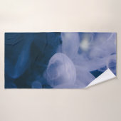 POISSON BLEU ET BLANC DANS L'EAU (Serviette de bain)