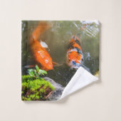Poisson Koi dans un étang (Gant de toilette)