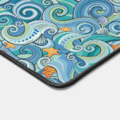 Poisson Parmi Le Motif Des Vagues (Coin)