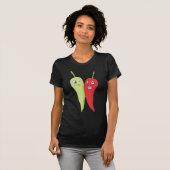 Poivrons de piment verts rouges du T-shirt | de (Devant entier)