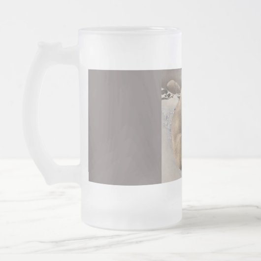 Polair beer in sneeuw  illustratie matglas bierpul (Links)