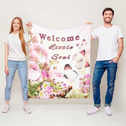 Polaire Couverture bébé florale rose pâle avec papillons (En situation)