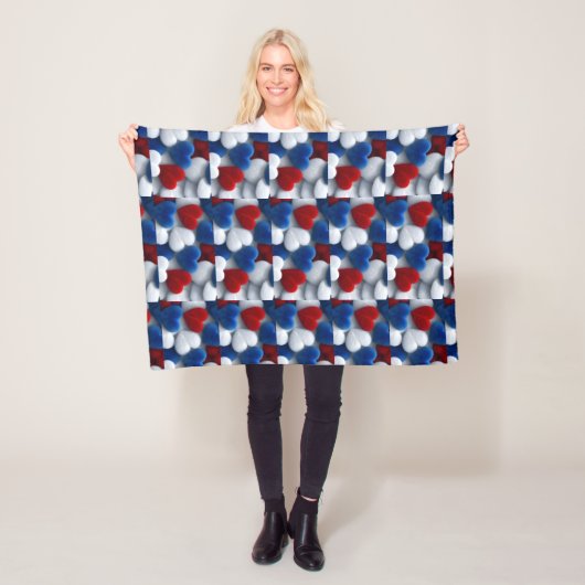 Polaire Couverture coeurs rouge, blanc et bleu (En situation)