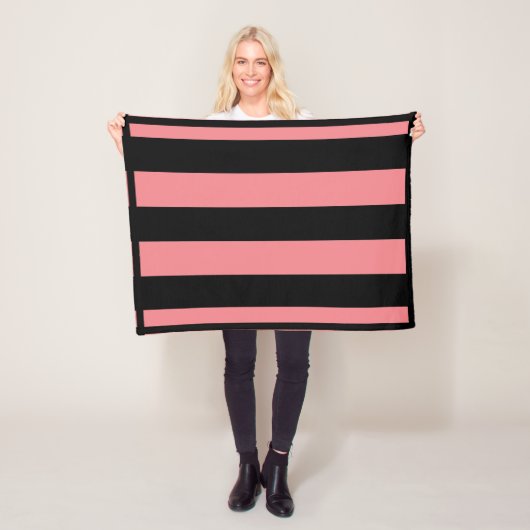 Polaire Couverture en molleton rayée rose et noire d'autom (En situation)
