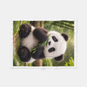 Polaire Doux bébé panda mangeant une couverture en molleto (Devant (Horizontal))
