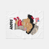 Polaire Papa de l'enfant dans une couverture militaire (Devant (Horizontal))