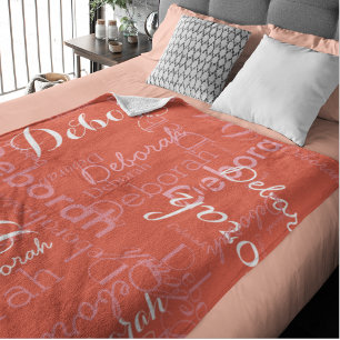 Polaire Typographie Noms roses sur la couverture en polair