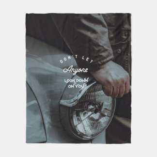 Polaire >- > un d'une couverture aimable d'ouatine de >->