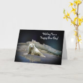 Polar Bear Cub sur Ice & Aurora Carte d'anniversai (Fleur jaune)