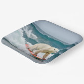 Polar Beer op een surfplank Papieren Bordje (Gebogen)