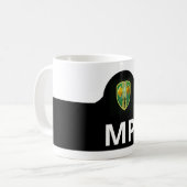 Police militaire Brassard Café Mug (Devant gauche)