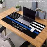 Policier Personnalisé Ligne Bleue Mince<br><div class="desc">Mince Blue Line Police Desk Mat - Drapeau américain dans les couleurs Police Flag, design moderne noir et bleu. Personnalisez avec le nom des policiers. Ce tapis de bureau personnalisé est parfait pour les services de police et les forces de l'ordre. DROIT D'AUTEUR © 2023 Judy Burrows, Black Dog Art...</div>