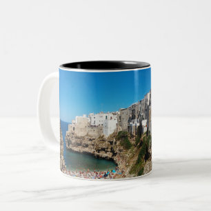 Polignano Mare Bari Italië strandmerkarchitect Tweekleurige Koffiemok