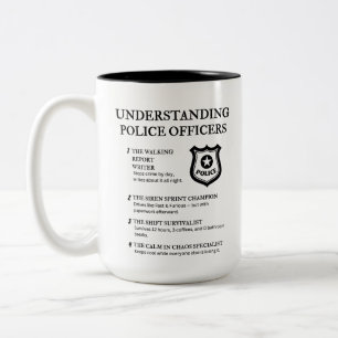 Politieagenten begrijpen tweekleurige koffiemok