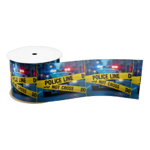 Politieauto met gele tape lint