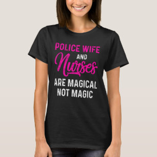 Politievrouw verpleegster Life Rn mam 24 T-shirt