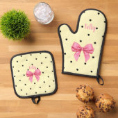 Polka Dot Black Yellow Pink Bow Personalized Ovenwant & Pannenlap Set (Top down)