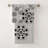 Polka Dot Petals Pattern Bad Handdoek (Insitu)