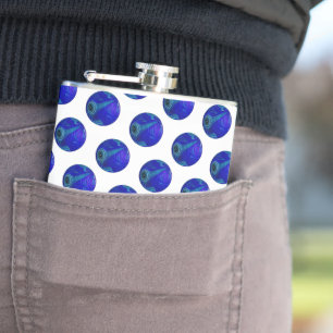 Polka Dot Precision: De Blauwe Lawn Bowl Heupfles