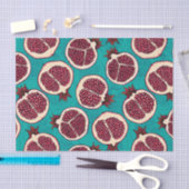 Pomegranaatplakken op turquoise tissuepapier (Craft)
