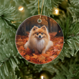 Pomeranian tussen vallende herfstbladeren inspiree keramisch ornament