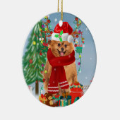 Pommeren met kerstcadeautjes keramisch ornament (Rechts)