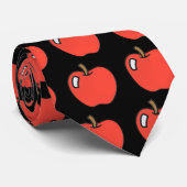 Pommes rouges sur cravate noire (Roulé)