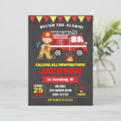 Pompier Anniversaire Invitation Chalkboard (Debout devant)