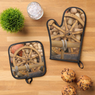 Pompoenen en wieltjes van de landelijke houten kar ovenwant & pannenlap set