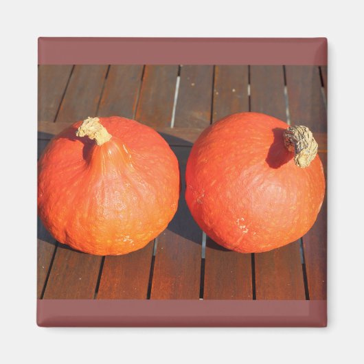 Pompoenen op een houten tafel magneet (Voorkant)