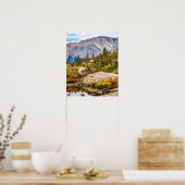 Pond op de bergen // Rocks en Bomen Poster (Keuken)