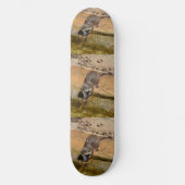 **"Pondside Feest: een otter en zijn vangst"** Skateboard (Voorkant)